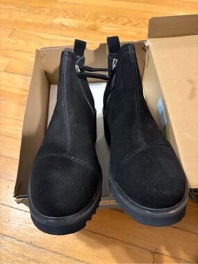 TOMS Black Suede Ankle Boots Women’s Size 8 Maude Chunky Lug Sole New